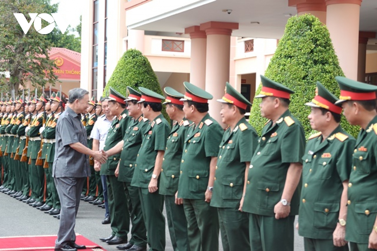 Chủ tịch nước Tô Lâm thăm và làm việc tại Lữ đoàn Công binh 25