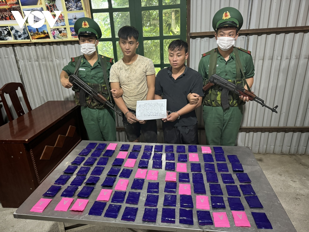 Bắt quả tang 2 nam thanh niên ở Sơn La mua bán 18.000 viên ma tuý tổng hợp