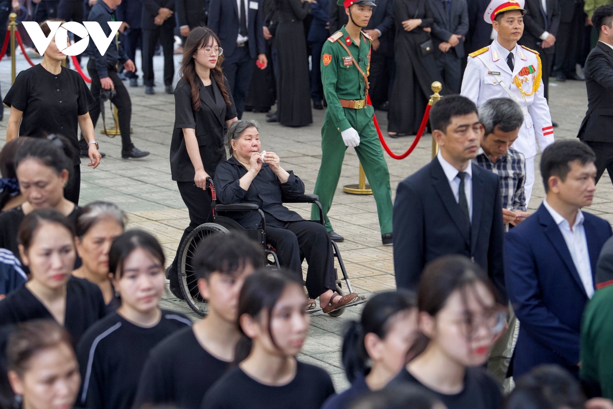 Cô giáo của Tổng Bí thư Nguyễn Phú Trọng đến viếng học trò cũ