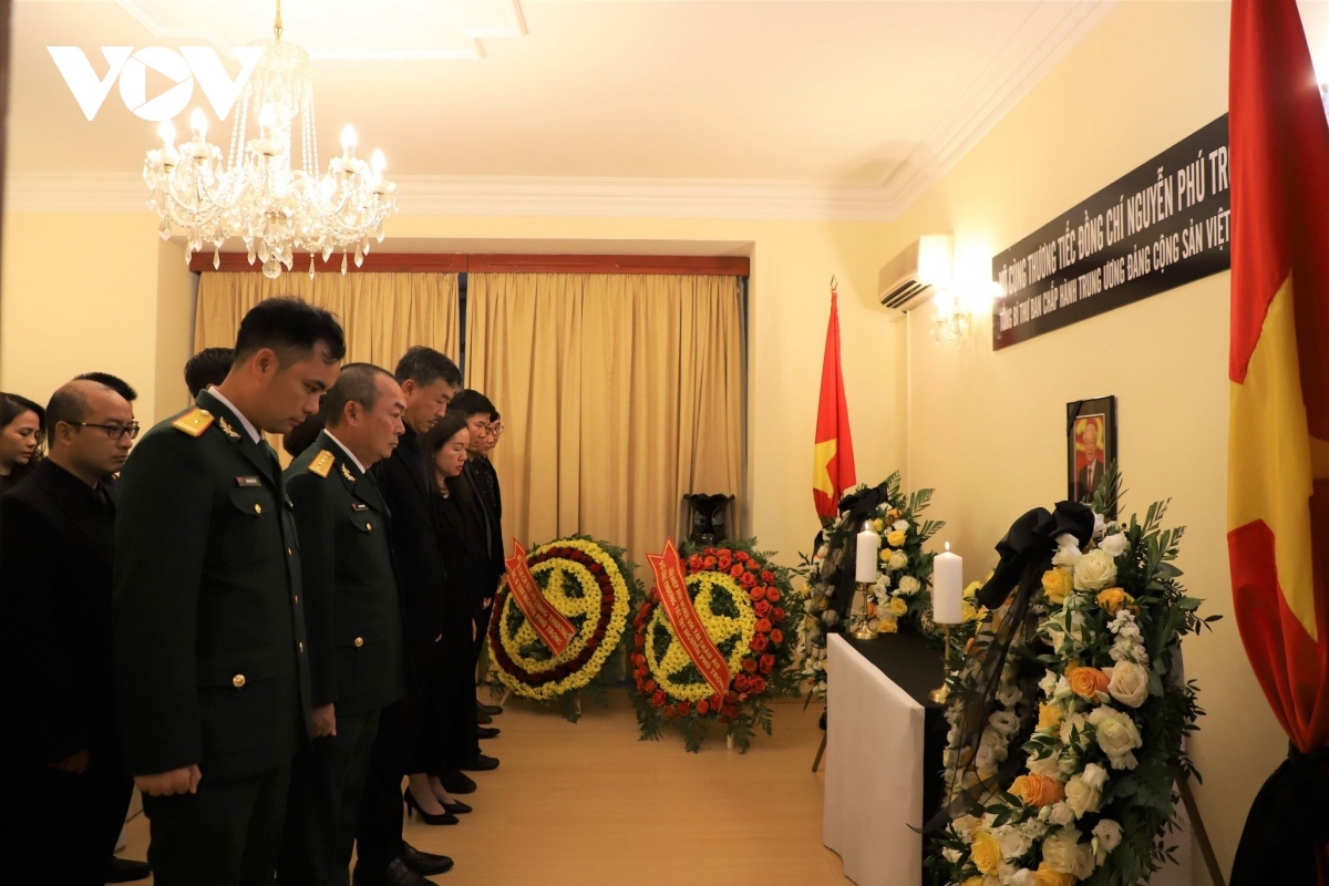 ĐSQ Việt Nam tại Séc tổ chức lễ viếng và mở sổ tang Tổng Bí thư Nguyễn Phú Trọng