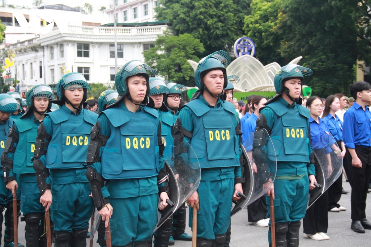 Hình ảnh ra mắt Lực lượng tham gia bảo vệ an ninh, trật tự cơ sở tại Hà Nội