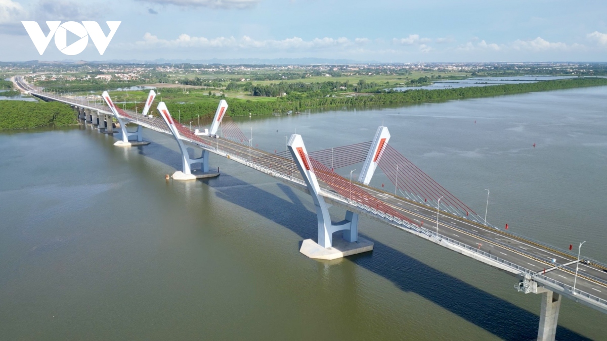 Thông xe cầu Bến Rừng, kết nối hai cực tăng trưởng vùng kinh tế trọng điểm Bắc Bộ