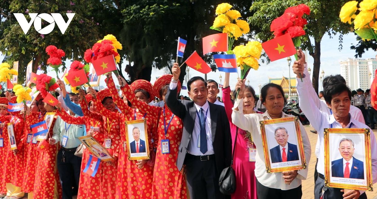 Người dân Campuchia nồng nhiệt đón chào Chủ tịch nước Tô Lâm