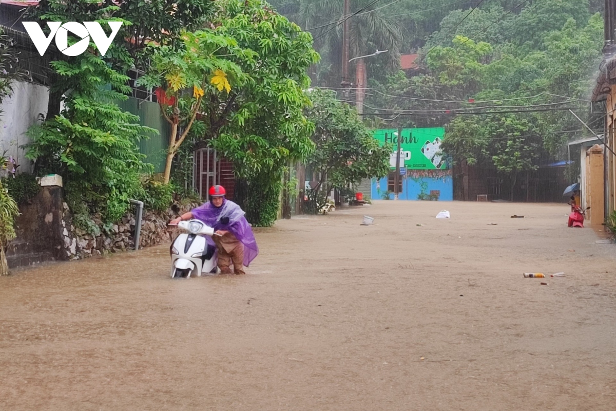 Mưa lớn khiến nhiều điểm tại thành phố Lạng Sơn ngập úng cục bộ