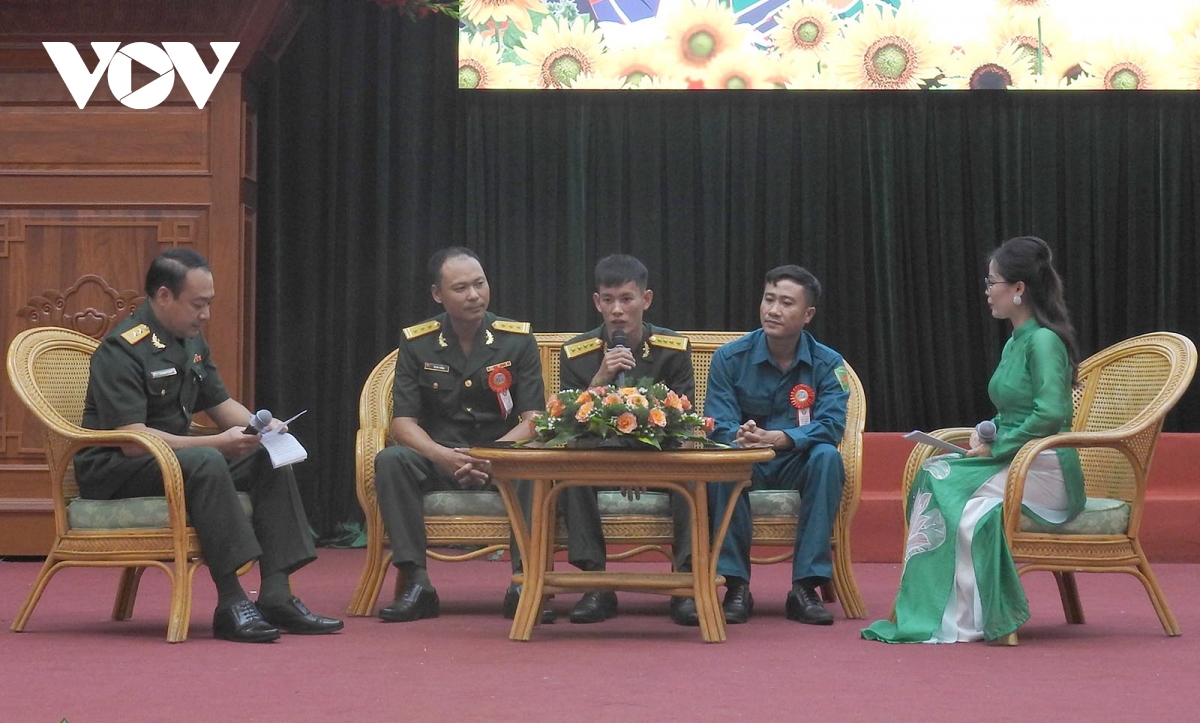 Giao lưu điển hình "Những ngôi sao quyết thắng" lực lượng vũ trang tỉnh Kon Tum