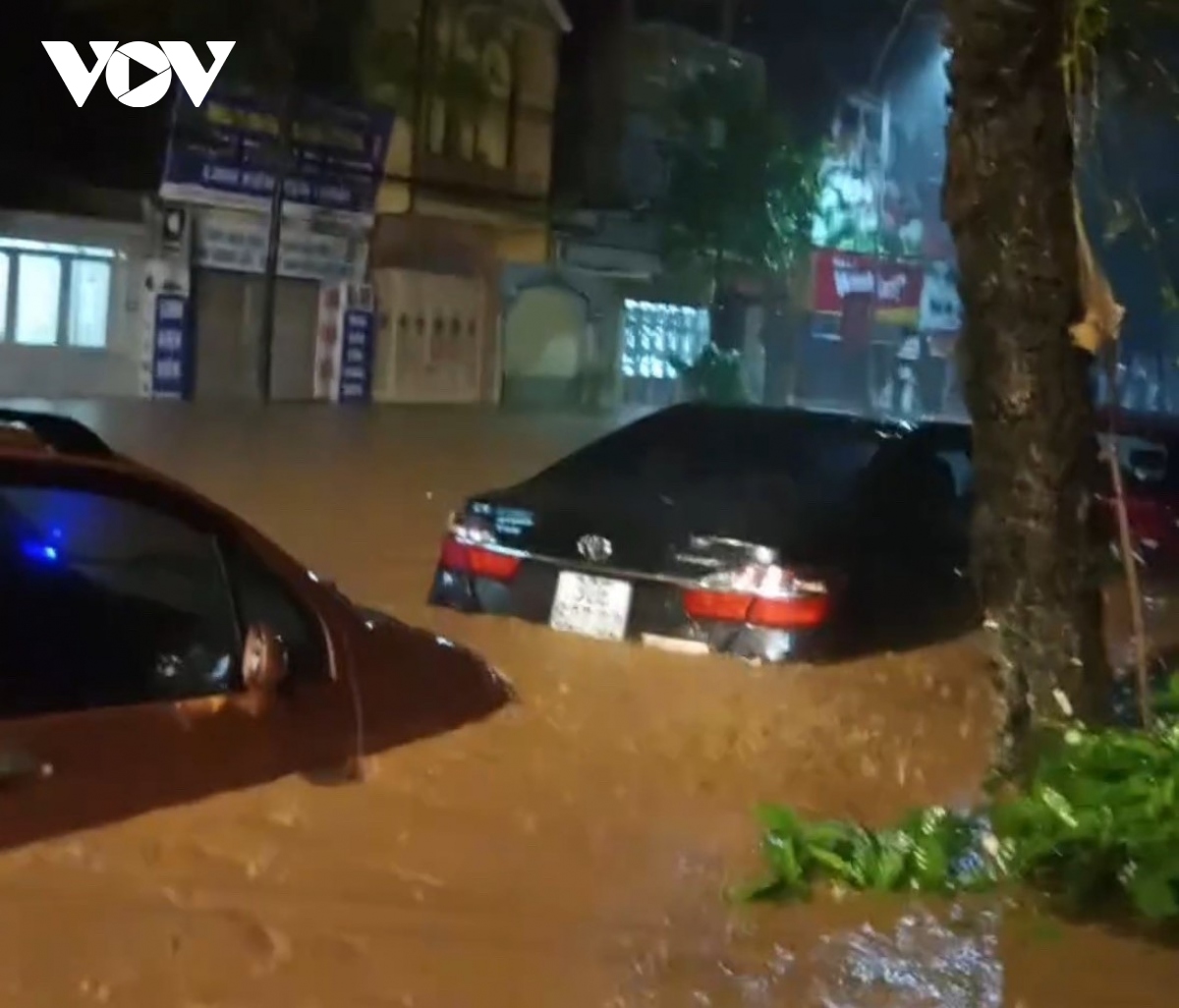 Thành phố Sơn La chìm trong biển nước sau trận mưa kéo dài