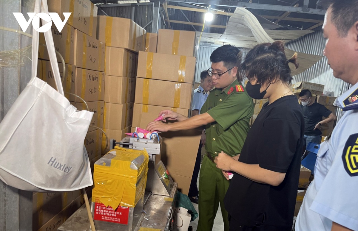Phát hiện hơn 30 tấn mỹ phẩm hết hạn sử dụng ở Hà Nội