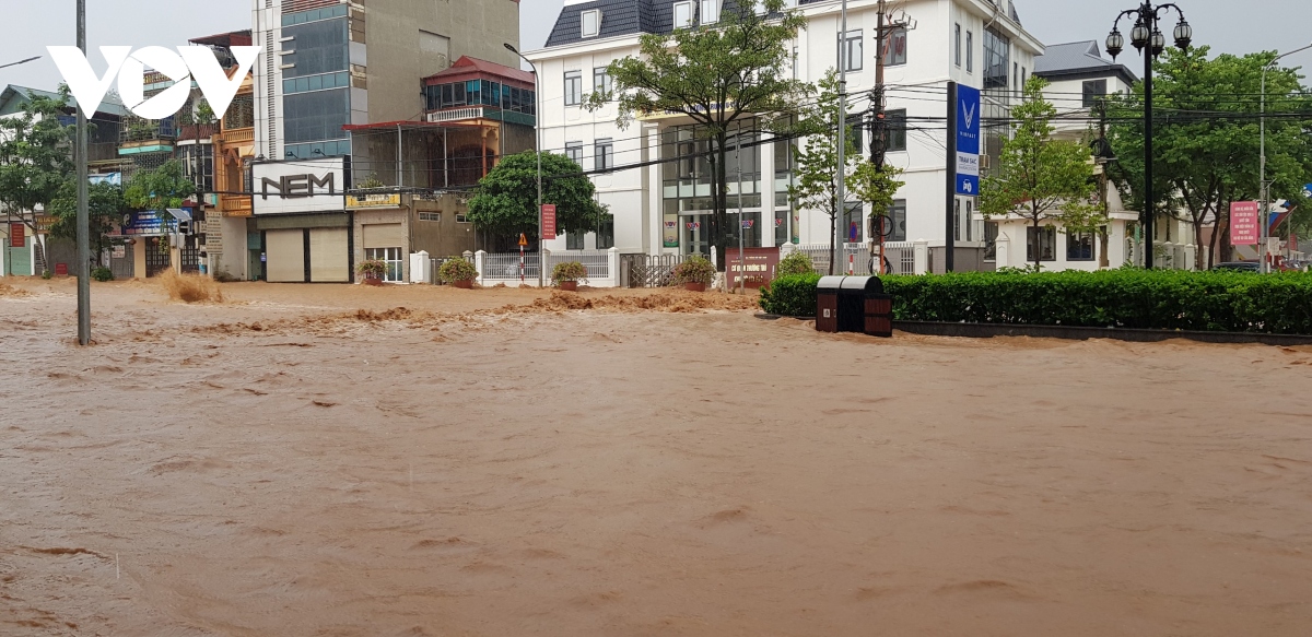 Chủ tịch UBND tỉnh Sơn La yêu cầu kiểm tra, đánh giá nguyên nhân ngập lụt tại TP Sơn La