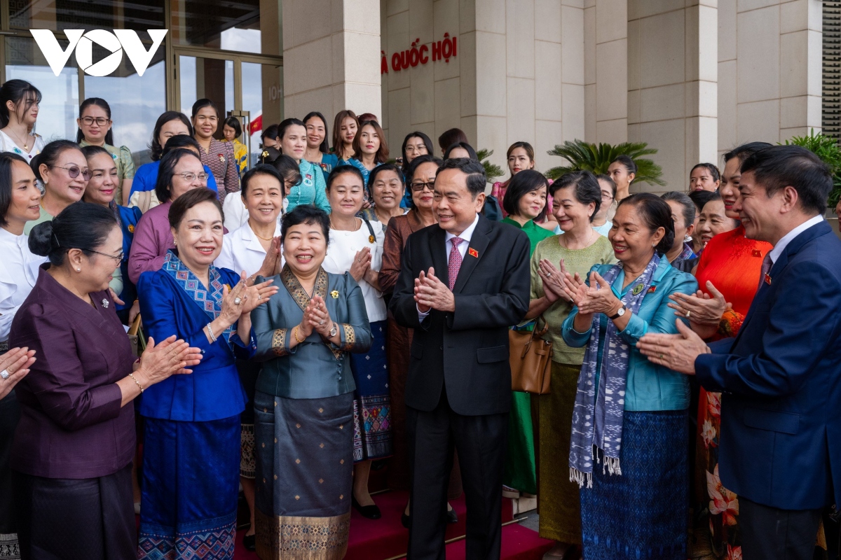 Chủ tịch Quốc hội tiếp các đại biểu hội phụ nữ và nữ doanh nhân Lào, Campuchia