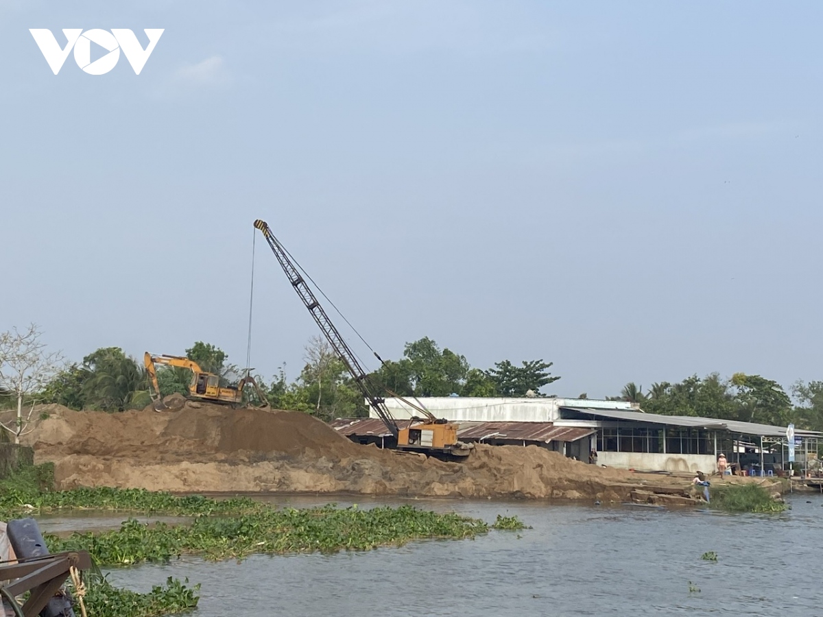 Tiền Giang tiến hành khai thác các mỏ cát phục vụ dự án vành đai 3 - TP. HCM