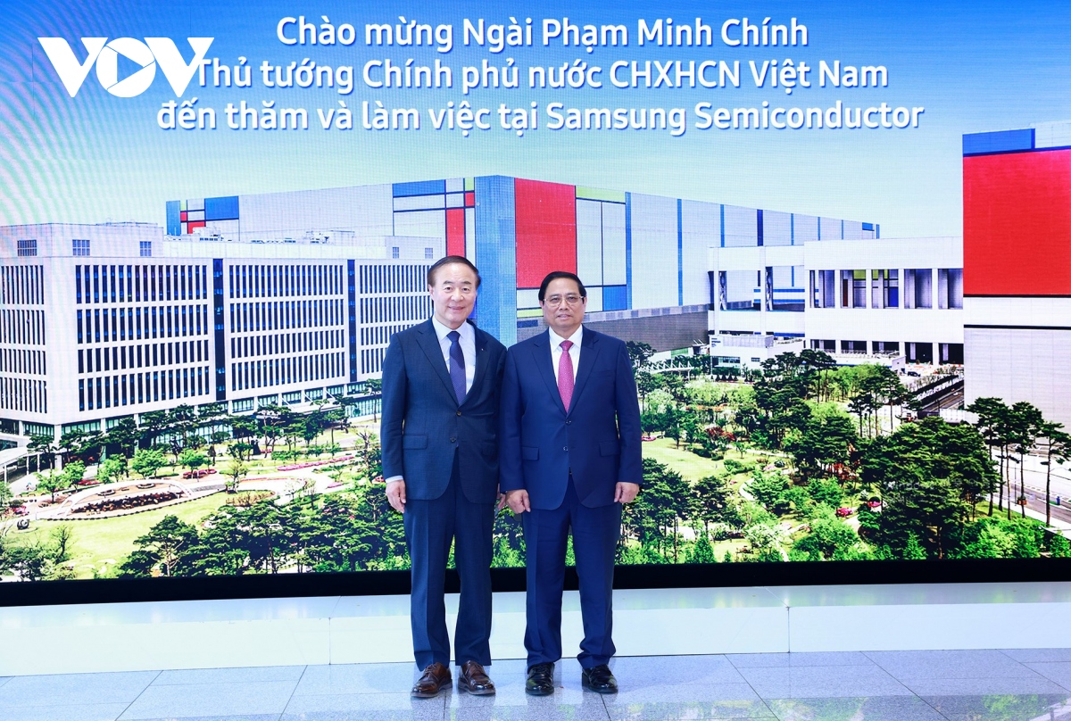 Thủ tướng Phạm Minh Chính thăm Tổ hợp bán dẫn của Tập đoàn Samsung