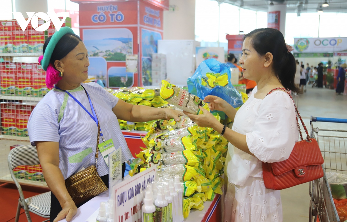 Hội chợ OCOP Quảng Ninh: Phó Chủ tịch tỉnh lên livetream gọi “chốt đơn”