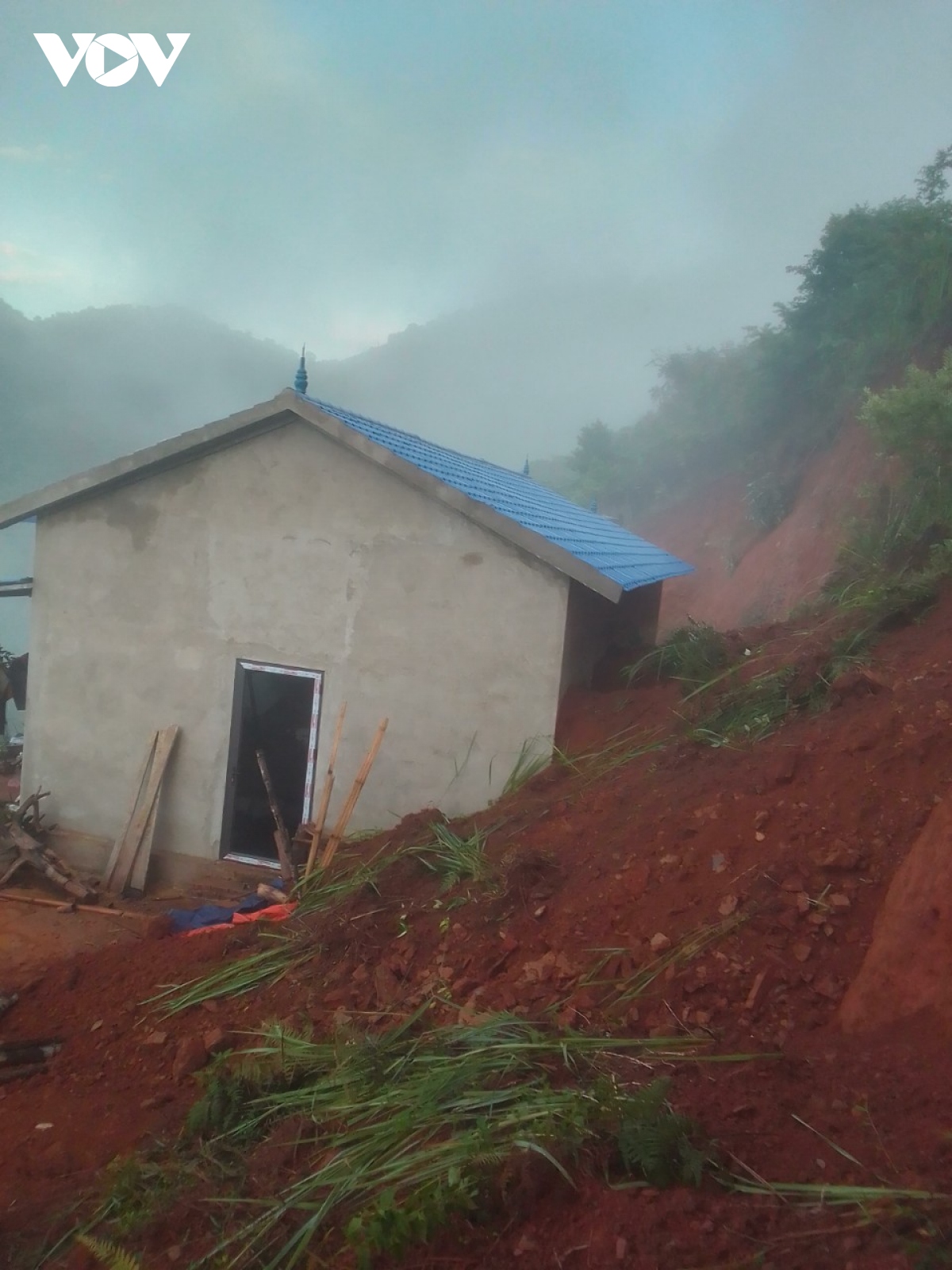 Sạt lở đất tại Tạ Khoa (Sơn La) khiến 3 người trong một gia đình thương vong