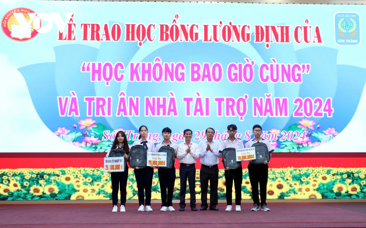 Sóc Trăng trao học bổng Lương Định Của cho 570 học sinh, sinh viên