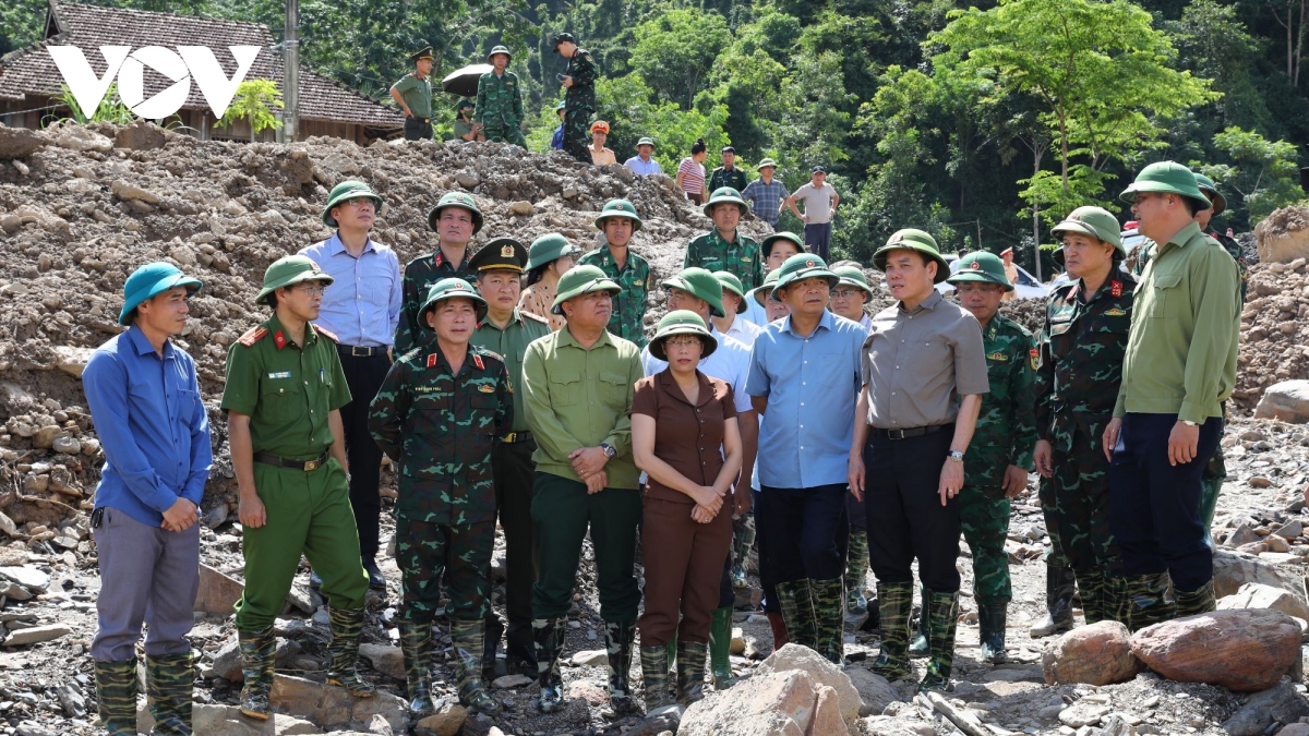 Phó Thủ tướng Trần Lưu Quang kiểm tra việc khắc phục hậu quả lũ quét tại Mường Pồn