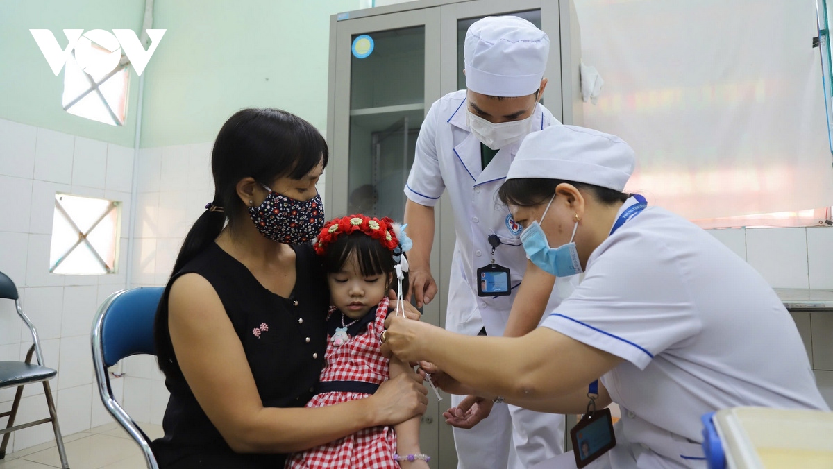 Ngày đầu thực hiện chiến dịch tiêm vaccine sởi ở TP.HCM