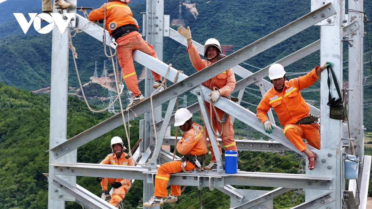 “Vượt gió” trên cung đoạn khó nhất của Dự án đường dây 500kV mạch 3