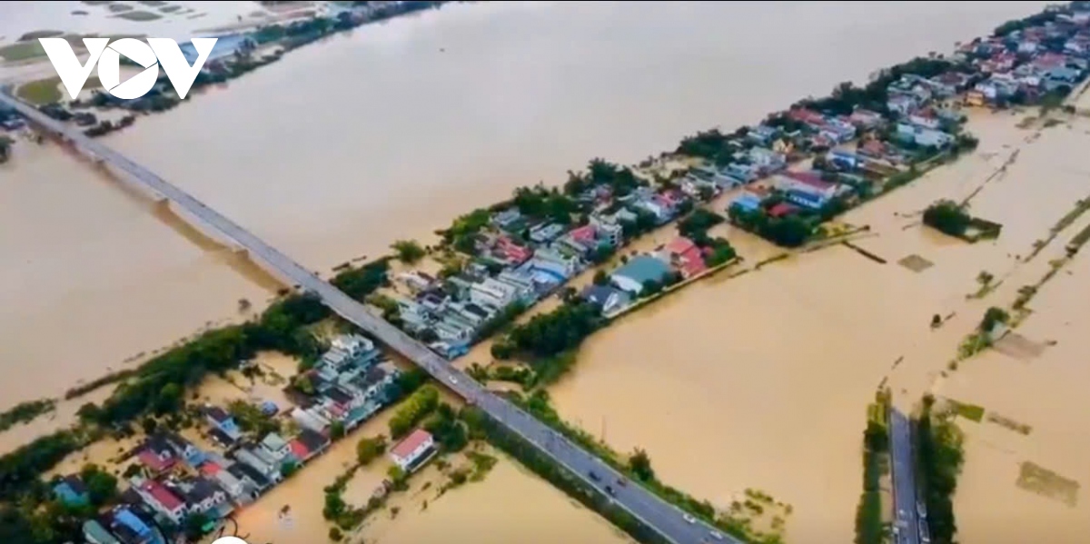 Nước lũ ở huyện Hạ Hòa, Phú Thọ lên cao, 1 xã bị cô lập