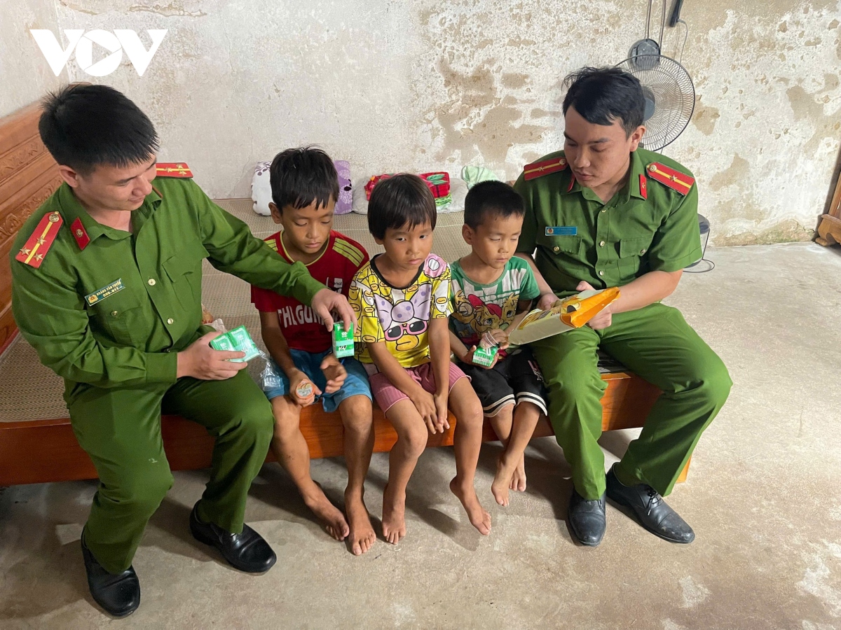 3 cháu bé mất tích đã làm gì trong ngôi nhà hàng xóm vắng chủ mấy ngày liền?