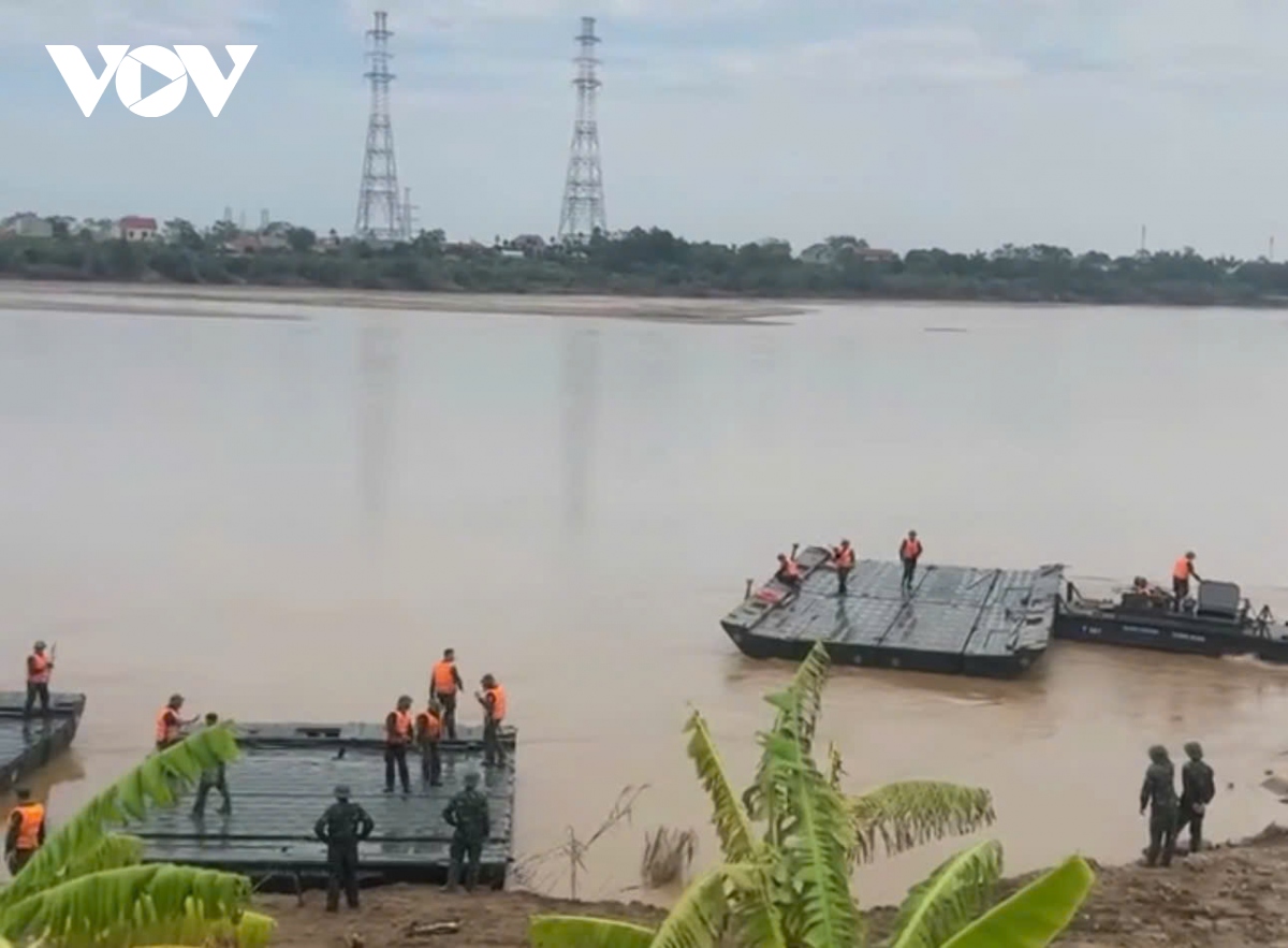 Cầu phao Phong Châu tải trọng gần 20 tấn, số lần đóng - mở hàng ngày linh hoạt