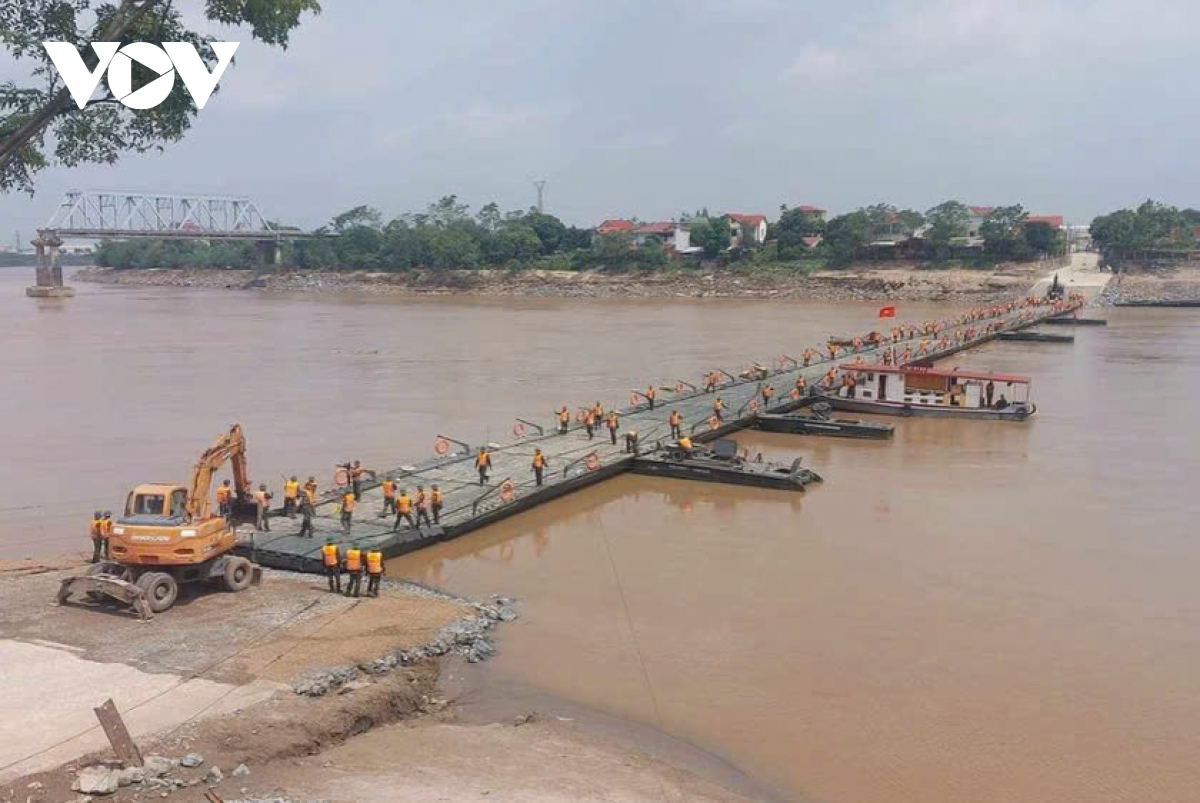 Những lưu ý khi qua cầu phao Phong Châu (Phú Thọ)