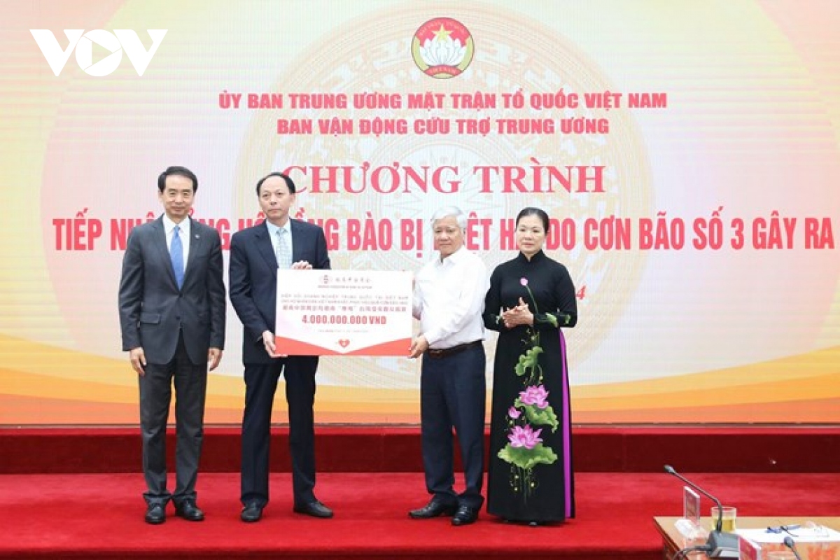 Số tiền ủng hộ đồng bào bị bão lũ sau 10 ngày phát động lên tới 1.628 tỷ đồng