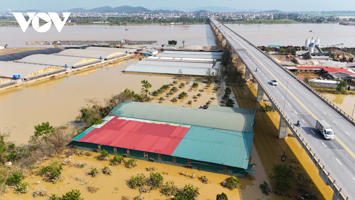 Khung cảnh tan hoang tại loạt công trình sai phép bủa vây cầu nghìn tỷ ở Bắc Ninh