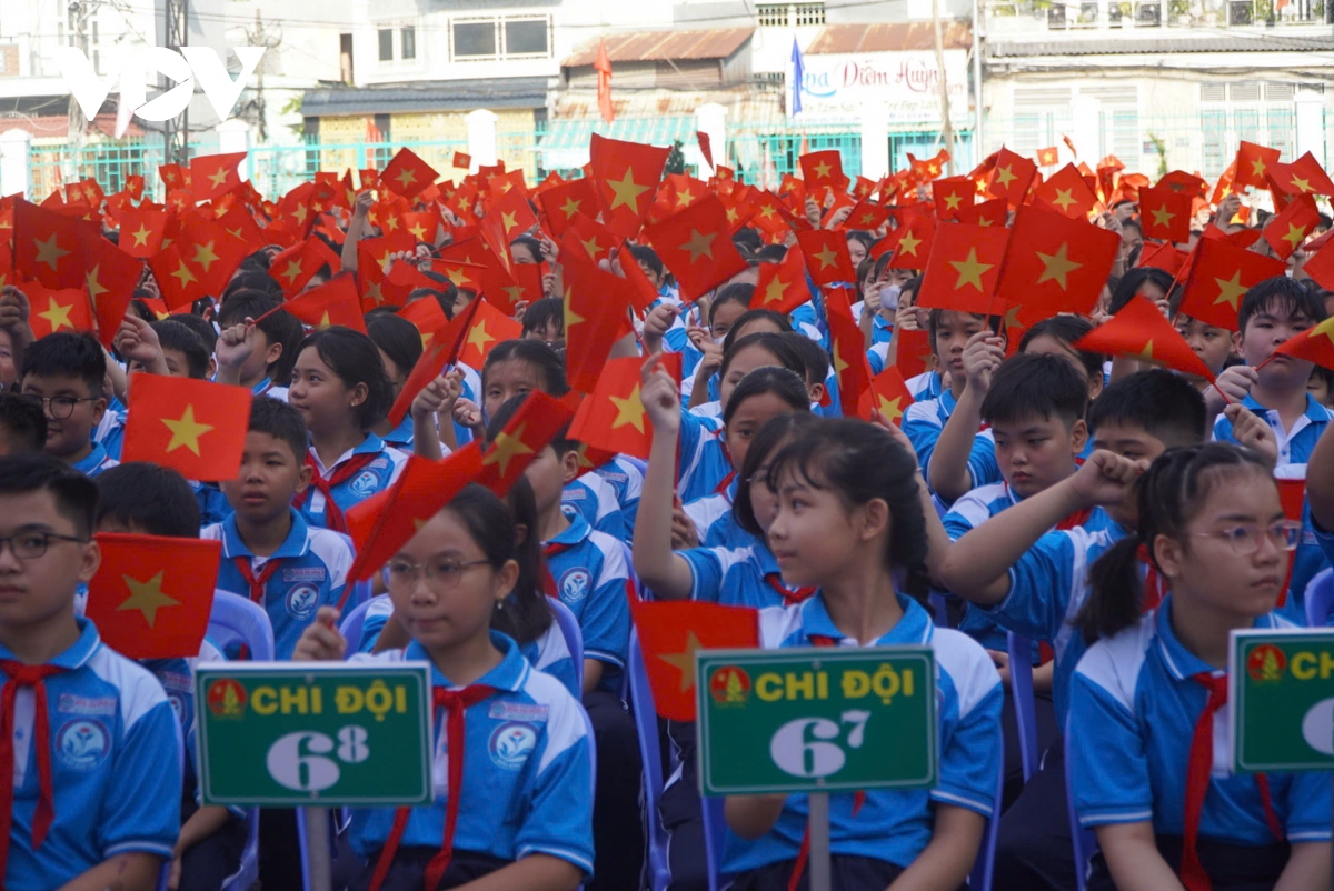 Học sinh cả nước tưng bừng khai giảng năm học mới