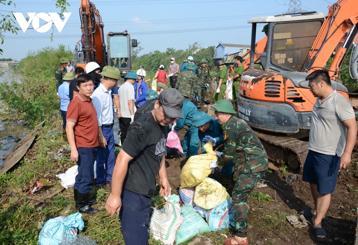 Bắc Ninh khắc phục sự cố công trình thủy lợi trên đê sông Ngũ Huyện Khê