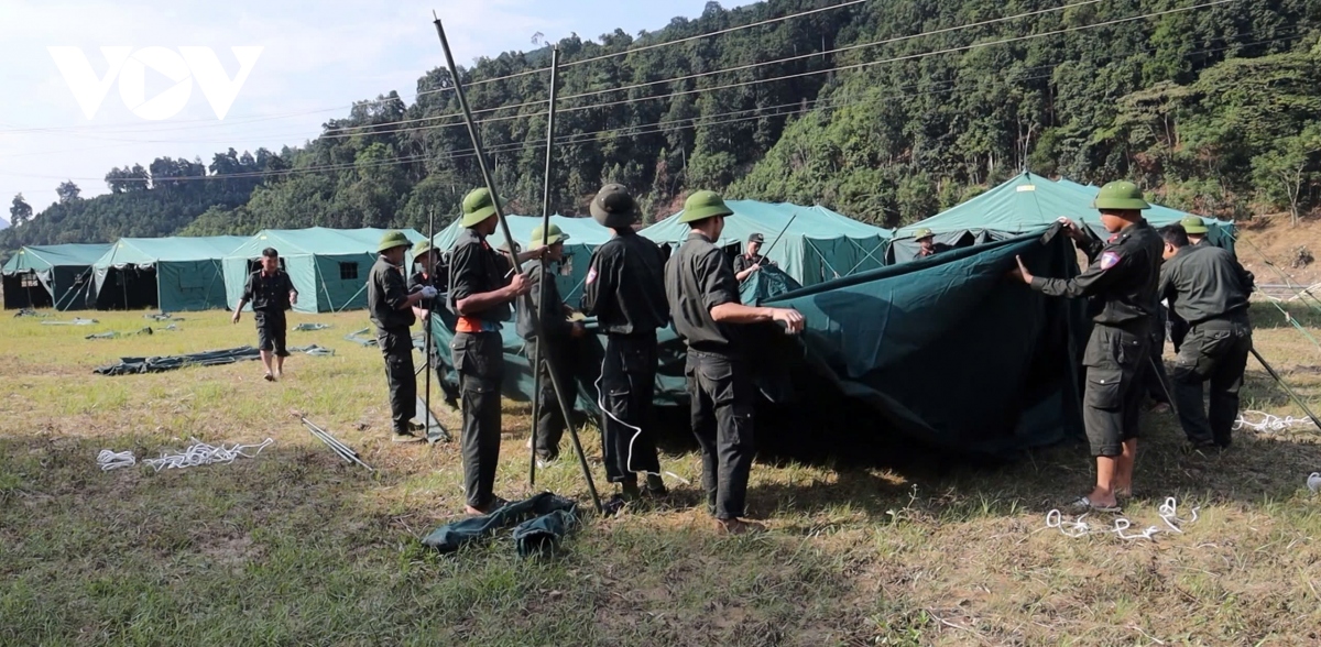 Lào Cai di dời 115 người dân thôn Kho Vàng lánh trên đỉnh núi xuống nơi an toàn