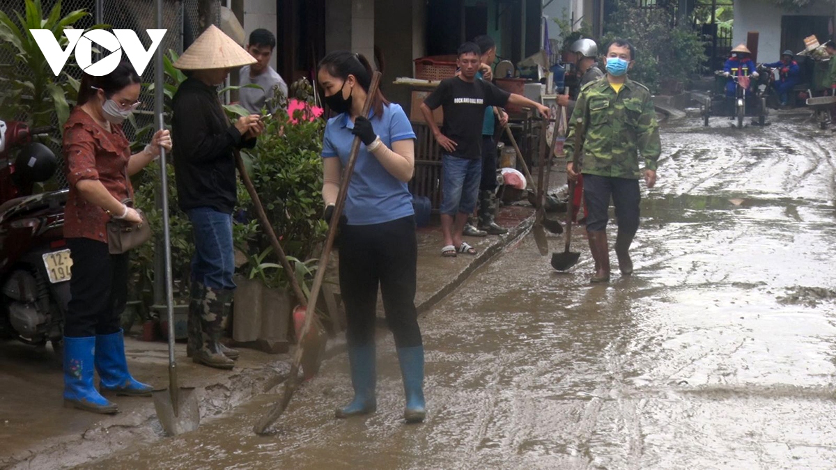 Lạng Sơn tập trung dọn dẹp, vệ sinh môi trường sau bão