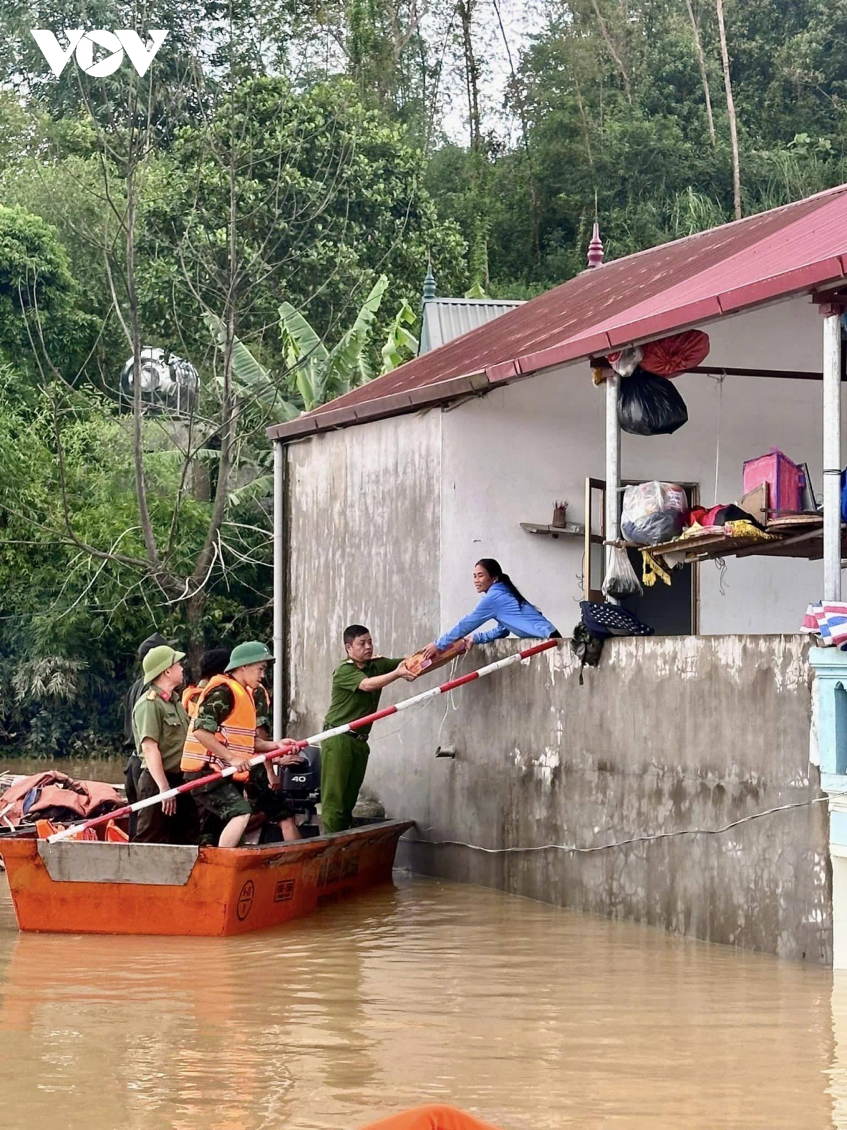 Người dân Lạng Sơn chung tay hướng về bà con vùng lũ