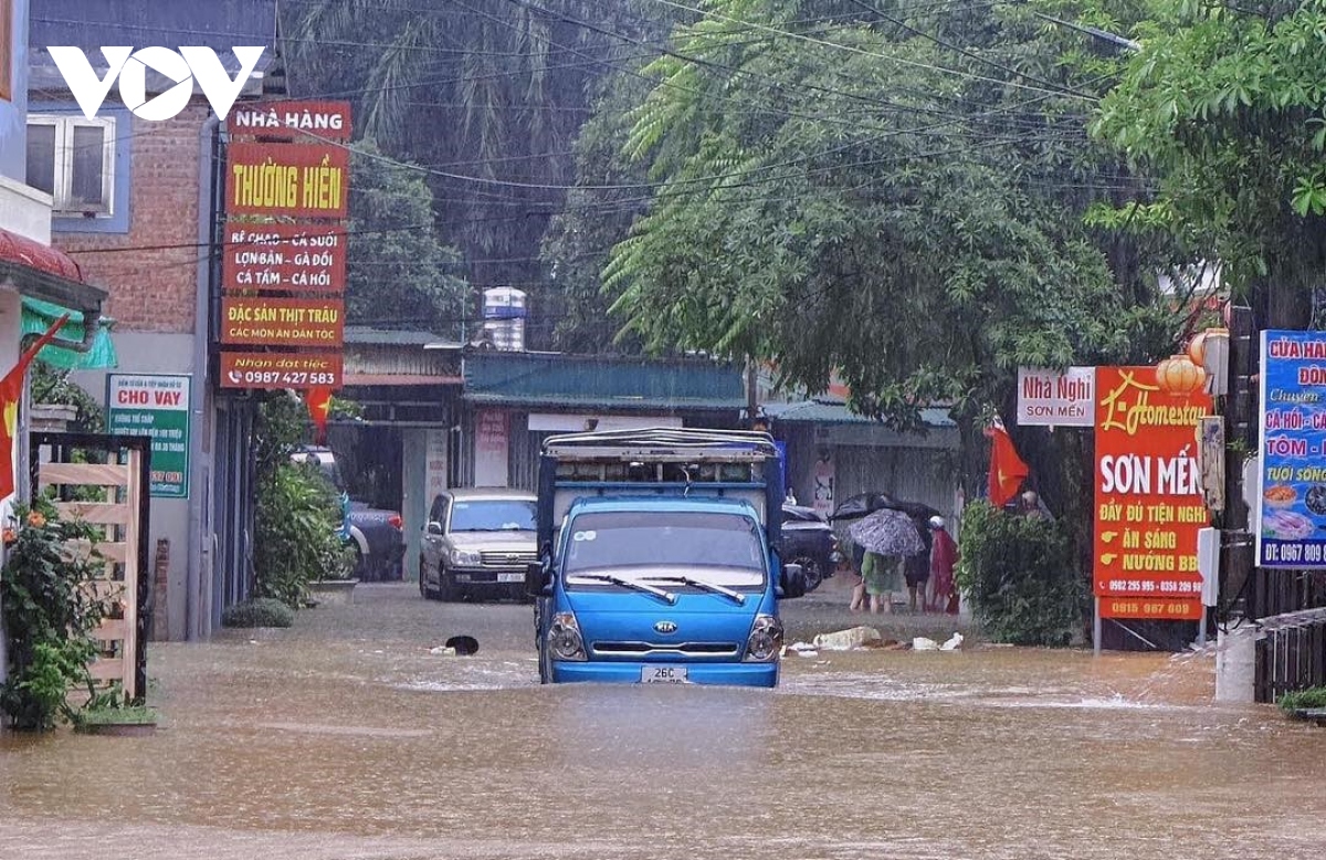 Sơn La mưa kéo dài, nhiều nhà phải di dời khẩn cấp vì ngập lụt, sạt lở đất