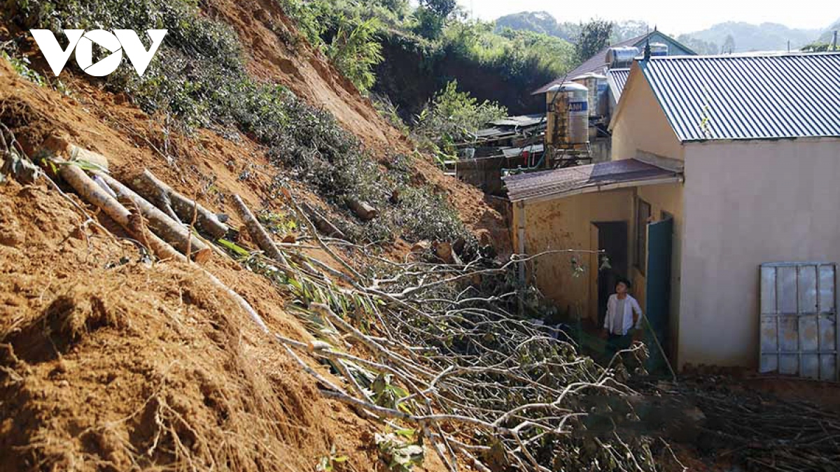 Xuất hiện cung trượt đe dọa nhiều hộ dân tại xã Nà Tấu, thành phố Điện Biên Phủ