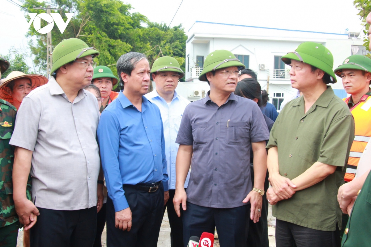 Phó Phủ tướng Trần Hồng Hà kiểm tra công tác ứng phó mưa lũ tại Nam Định