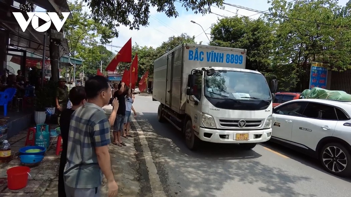 Bữa cơm, nhà nghỉ "không đồng" ở Lào Cai: Tiếp sức các đoàn thiện nguyện