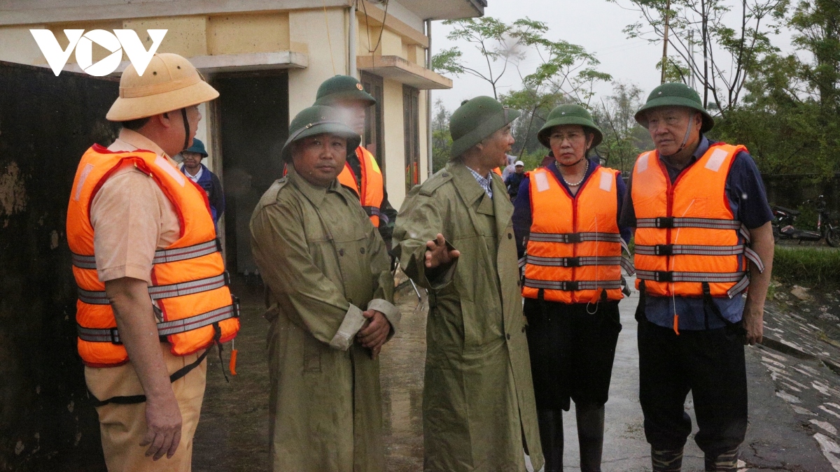 Phó Thủ tướng Nguyễn Hòa Bình kiểm tra công tác phòng, chống lũ tại Hà Nam