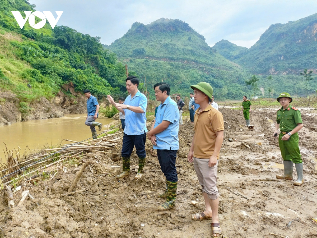 Thuận Châu (Sơn La) di chuyển các hộ dân trong vùng nguy hiểm đến nơi an toàn