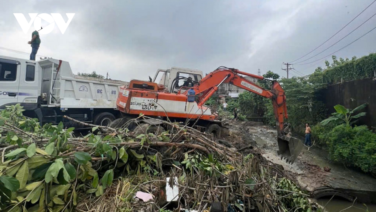 Khơi thông suối Siệp ở Bình Dương, sau vụ người và xe bán tải bị cuốn trôi