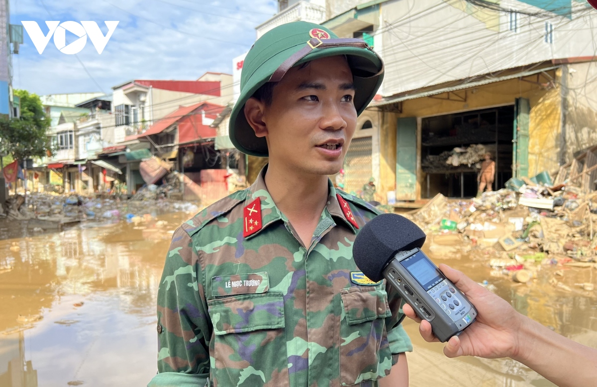 Quân đội giúp dân vùng lũ Yên Bái khôi phục đời sống