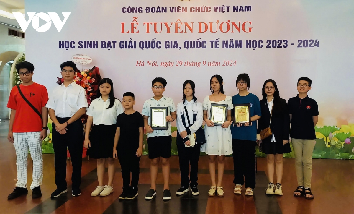 Tuyên dương 1.380 học sinh đạt giải quốc gia, quốc tế năm học 2023 – 2024