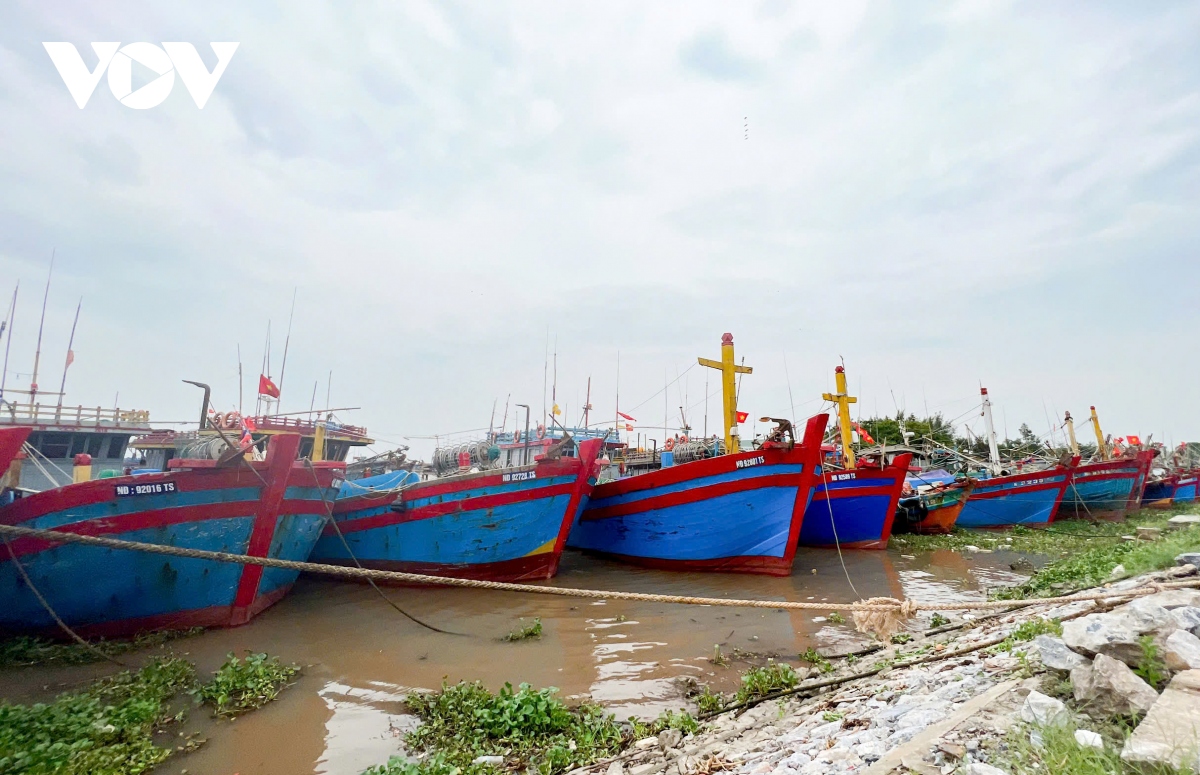 Bộ trưởng Lê Minh Hoan kiểm tra công tác ứng phó bão số 3 ở Nam Định