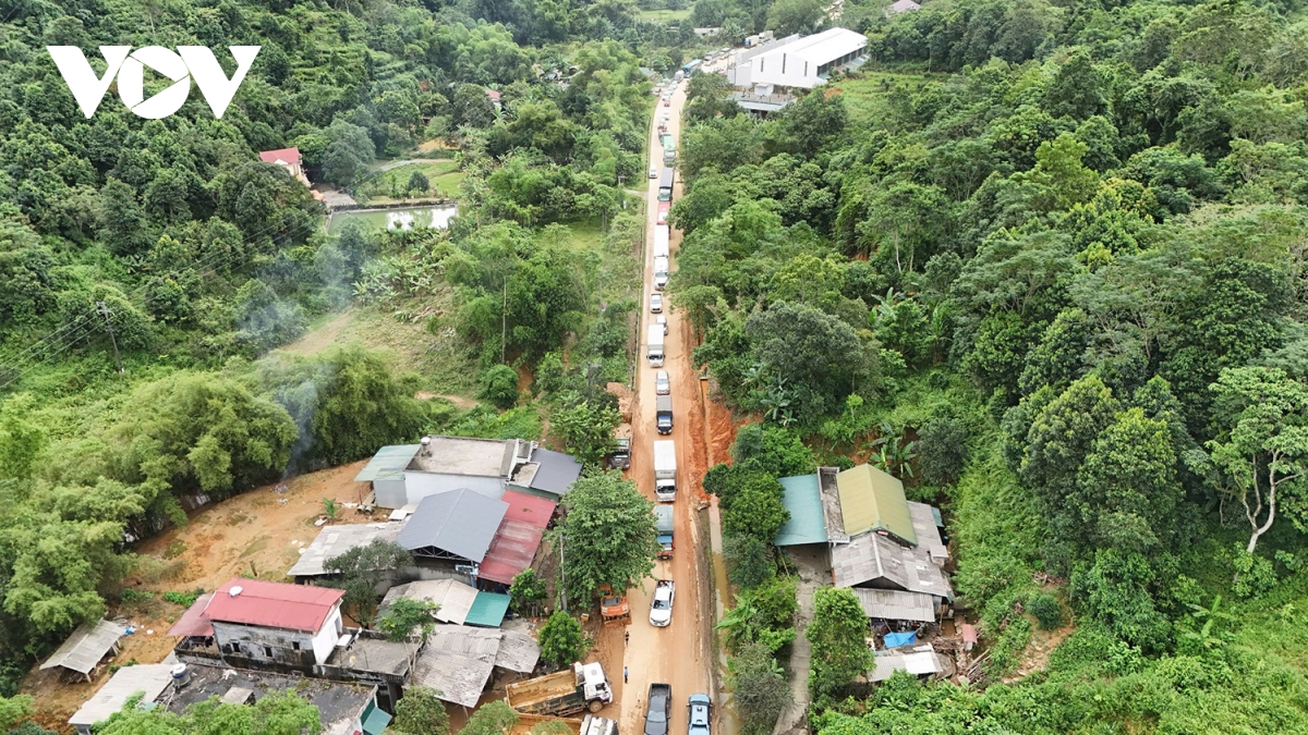 Hà Giang thông xe khu vực sạt lở km 49 Quốc lộ 2